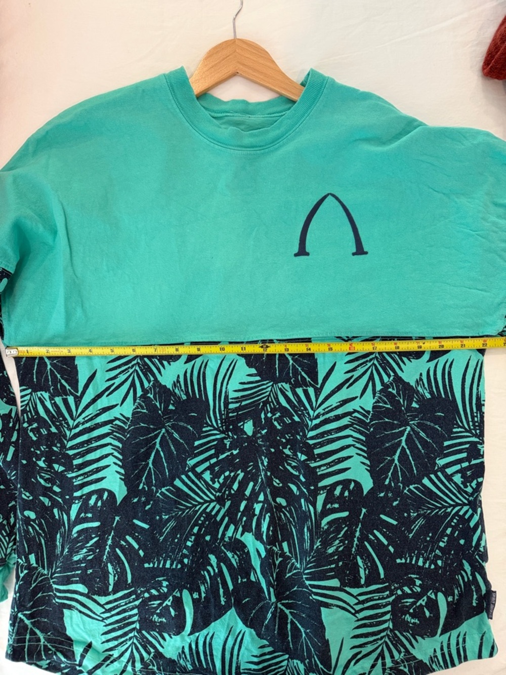Disney Aulani Turquoise & Navy Tropical Long Sleeve Spirit Jersey Small - Picture 5 of 5